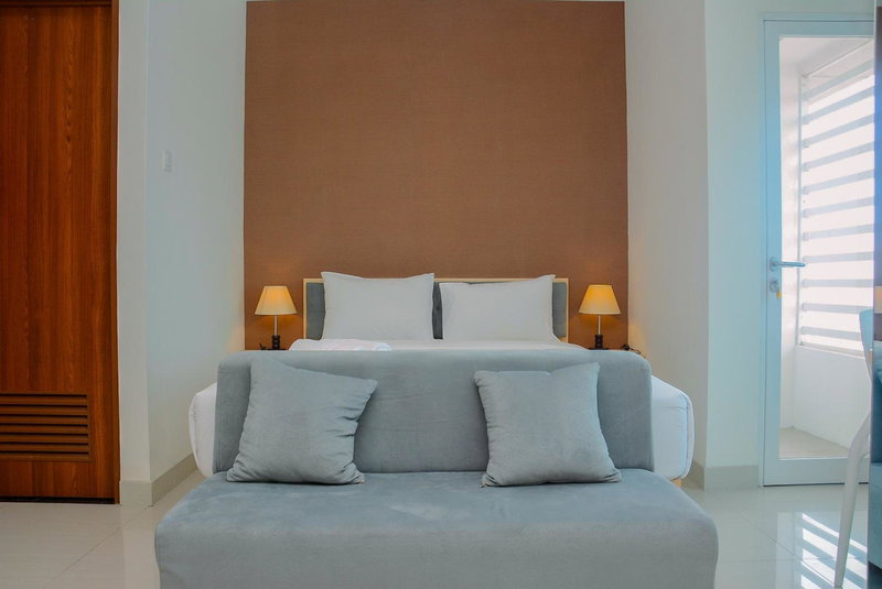 Grand Kamala Lagoon Studio Apartment with Modern Interior By Travelio, Pekayon Satu, Indonesia