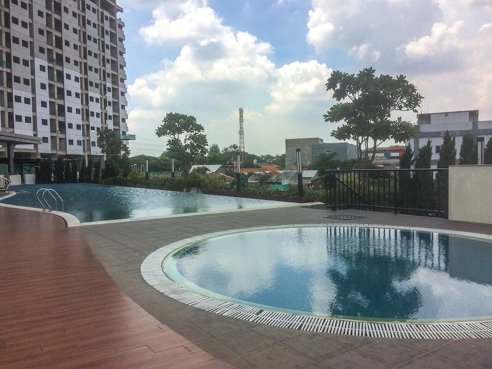 Hotel · Spacious 1 BR at The Oasis Cikarang Apartment, Cikarang