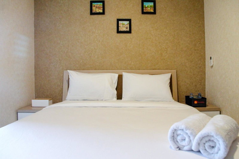 Minimalist and Comfy 1BR Grand Kamala Lagoon Apartment By Travelio, Bekasi, Indonesia