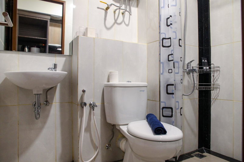Minimalist and Comfy 1BR Grand Kamala Lagoon Apartment By Travelio, Bekasi, Indonesia
