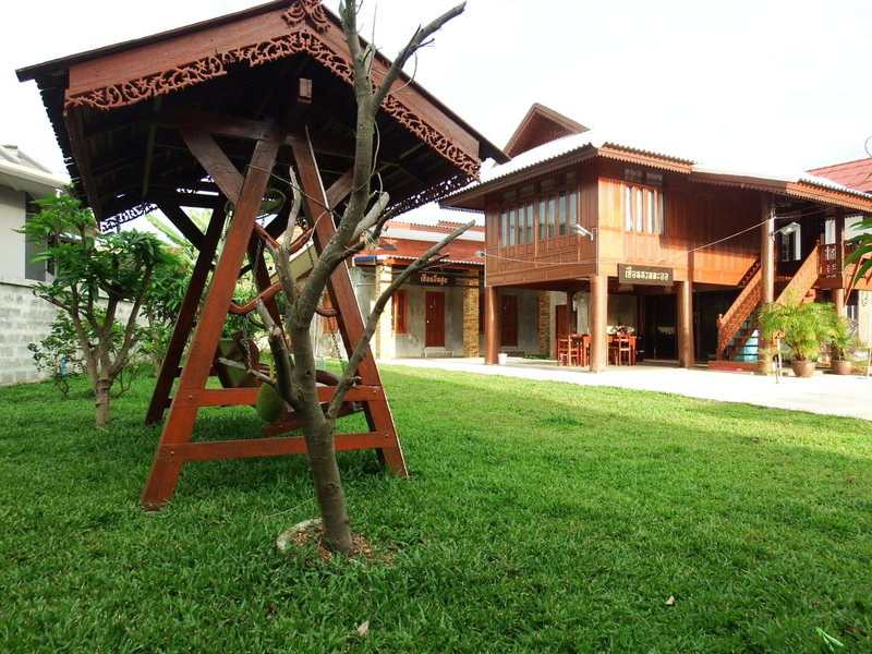 Polpol & Nuanlaor Hotel, Phrae, Thailand