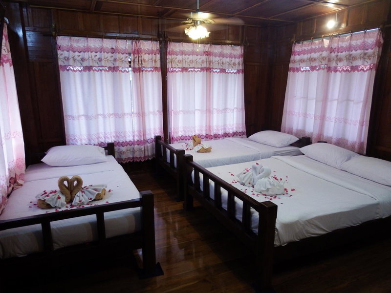 Polpol & Nuanlaor Hotel, Phrae, Thailand