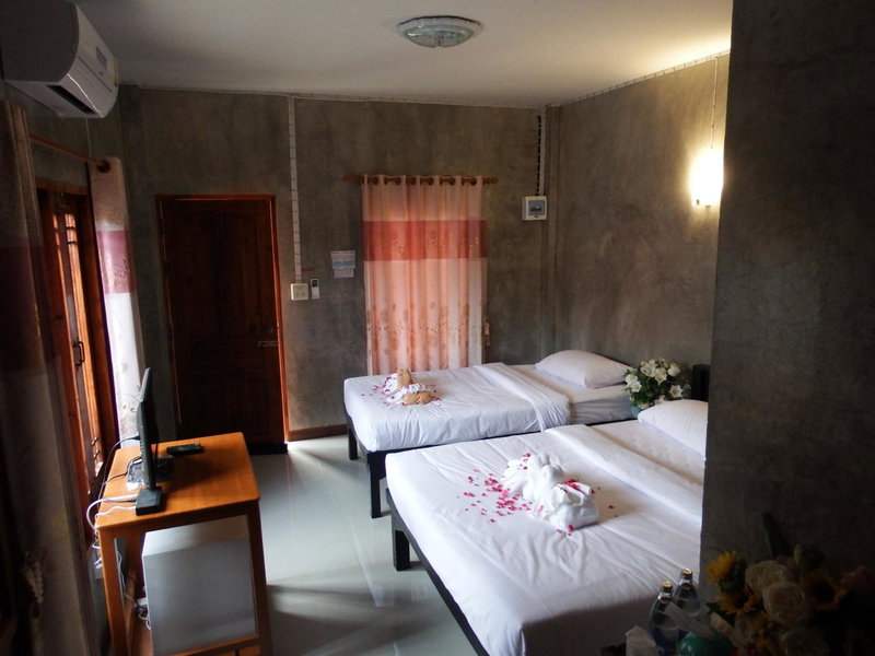 Polpol & Nuanlaor Hotel, Phrae, Thailand