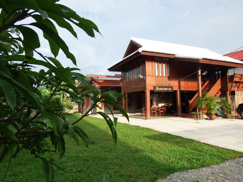 Polpol & Nuanlaor Hotel, Phrae, Thailand