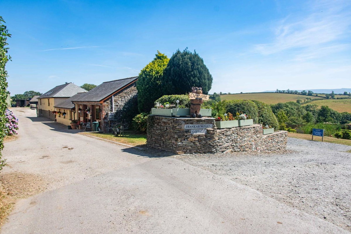 Hotel · Frankaborough Farm Holiday Cottages, Virginstow