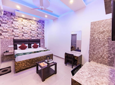 Rebirth Hotel, Chandīgarh, India