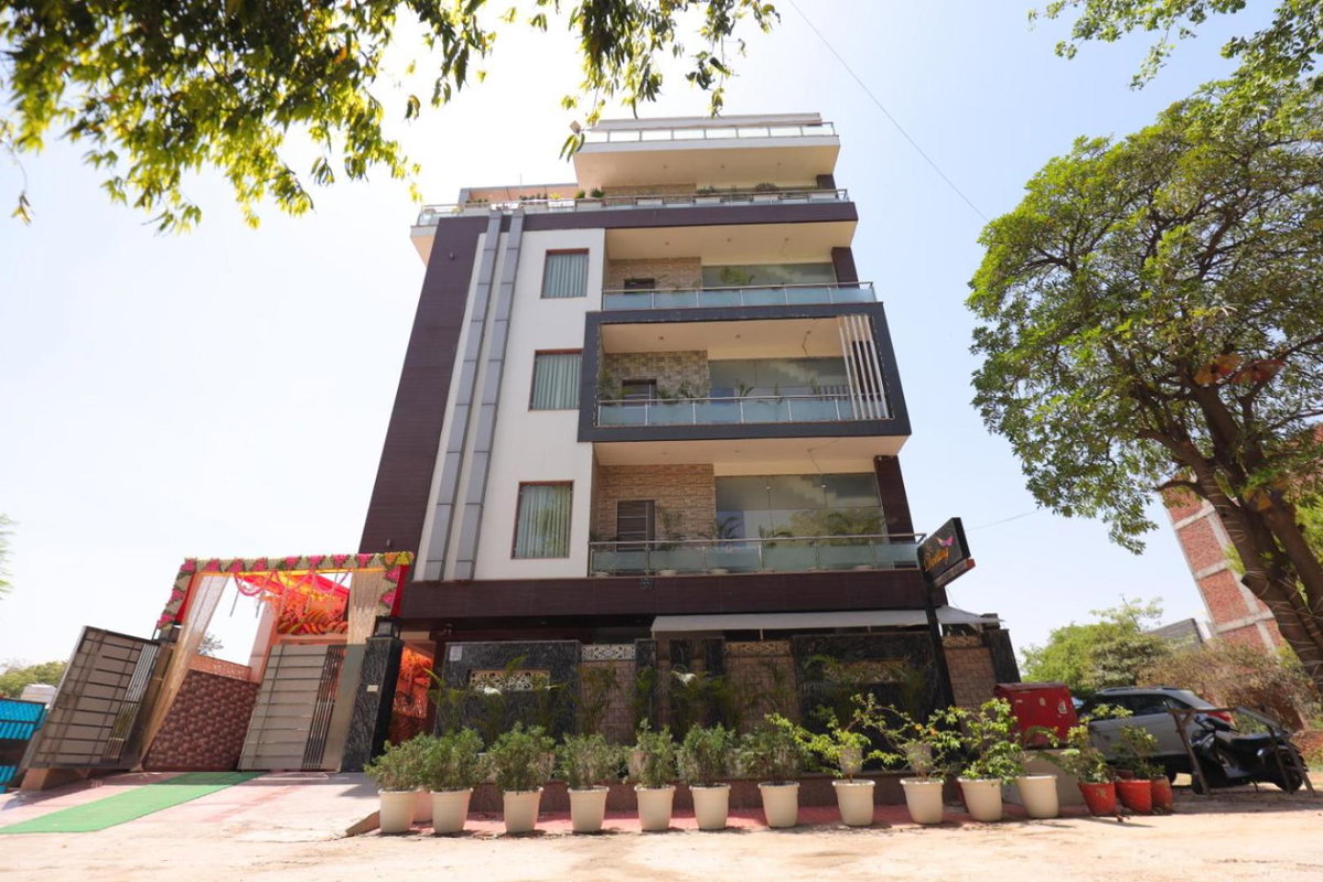 Dwelling Residency Hotel, Near India Expo Mart Centre Greater Noida, India