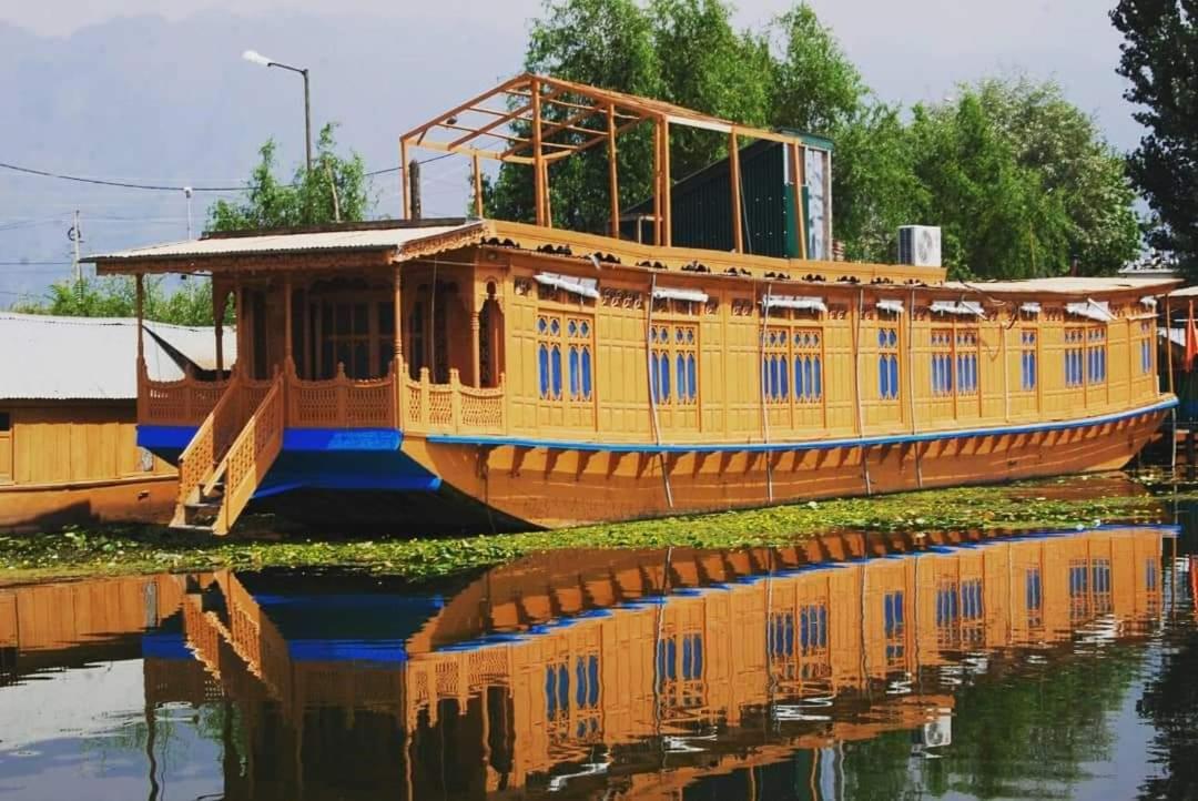 Dilshad Houseboats, India
