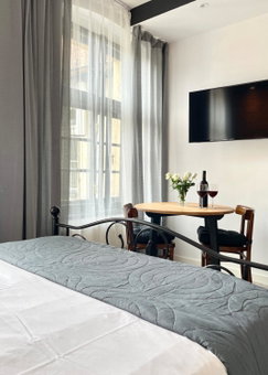 Copernicus Street Apartment - Broken Flowers, Toruń, Poland