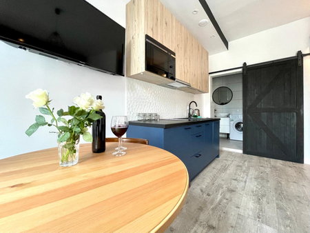 Copernicus Street Apartment - Broken Flowers, Toruń, Poland