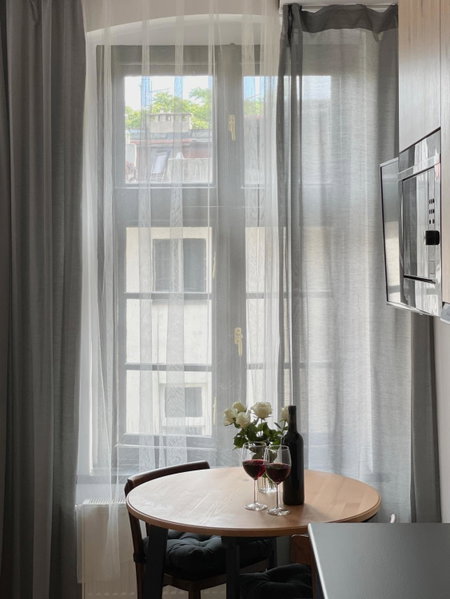 Copernicus Street Apartment - Broken Flowers, Toruń, Poland
