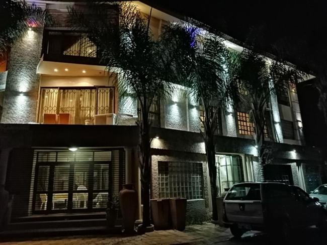 Hotel · Lenasia Guest Lodge, Lenasia