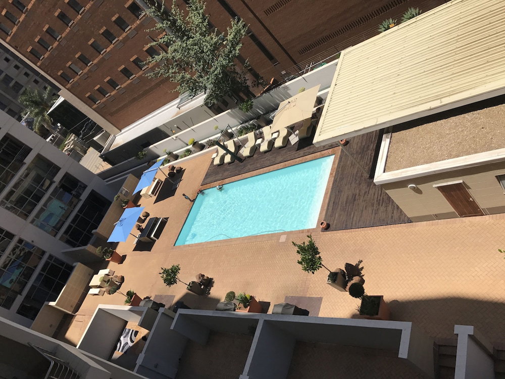 First Divine Suites - Hydro Park, South Africa