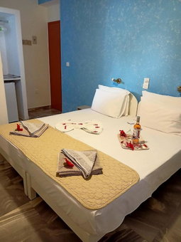 Marisa Rooms, Parikia, Greece