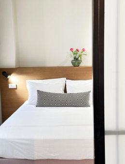 Oiko Mini Suites, Ermoupoli, Greece