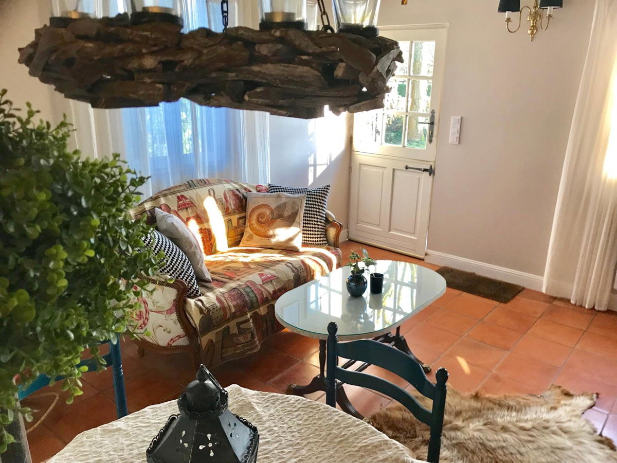 Hotel · Charmante Petite Maison dans le Jardin, Letteguives