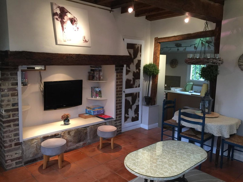 Charmante Petite Maison dans le Jardin, Letteguives, France