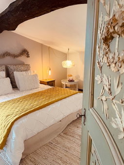 B&B Temps Suspendu Provence, Pernes-les-Fontaines, France