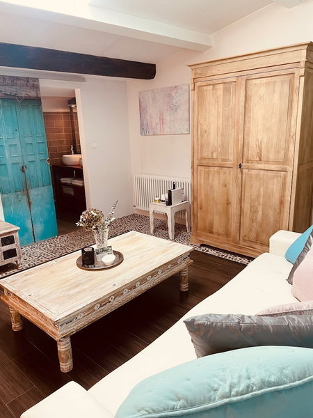 B&B Temps Suspendu Provence, Pernes-les-Fontaines, France