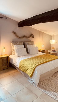 B&B Temps Suspendu Provence, Pernes-les-Fontaines, France