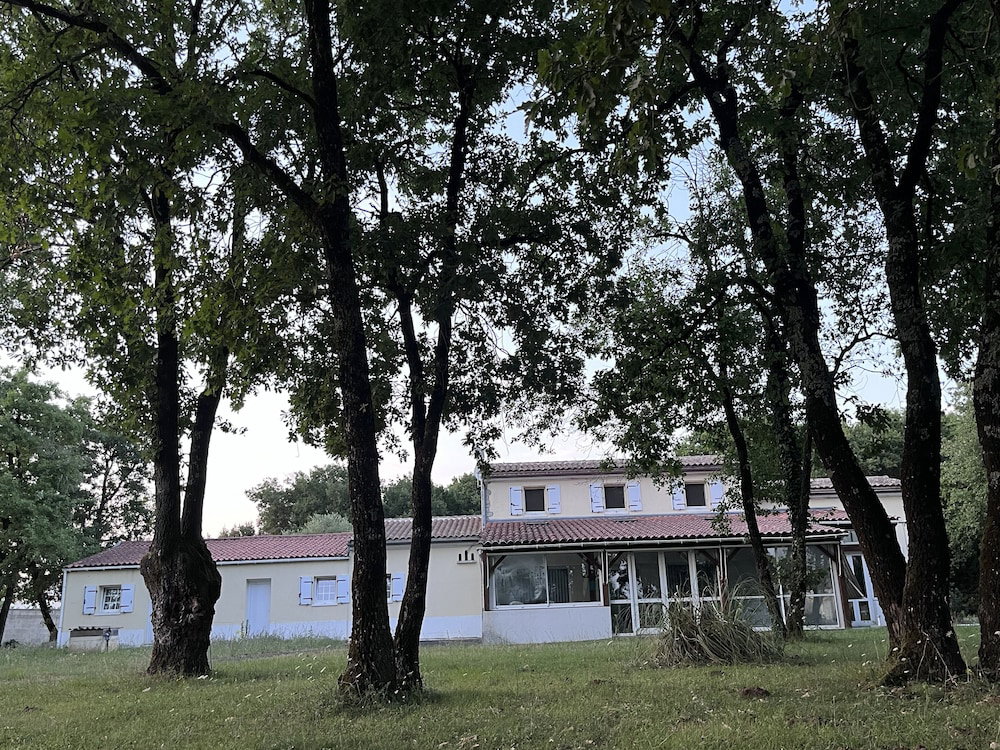 Hotel · Villa de L Eguille, L'Eguille