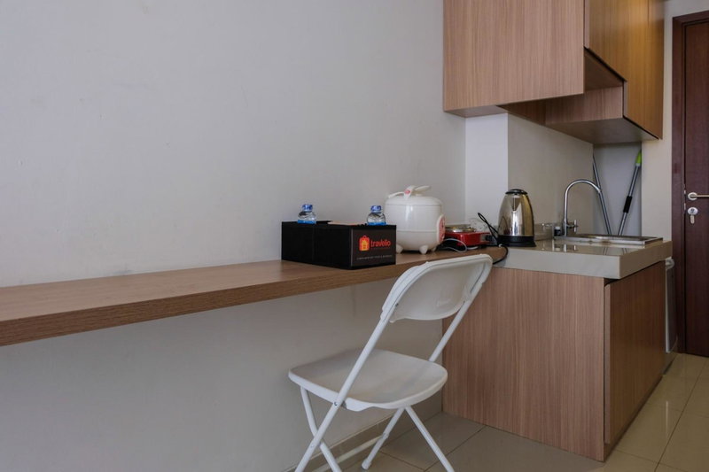 Modern and Comfy Studio Parkland Avenue Apartment By Travelio, Babakan, Indonesia