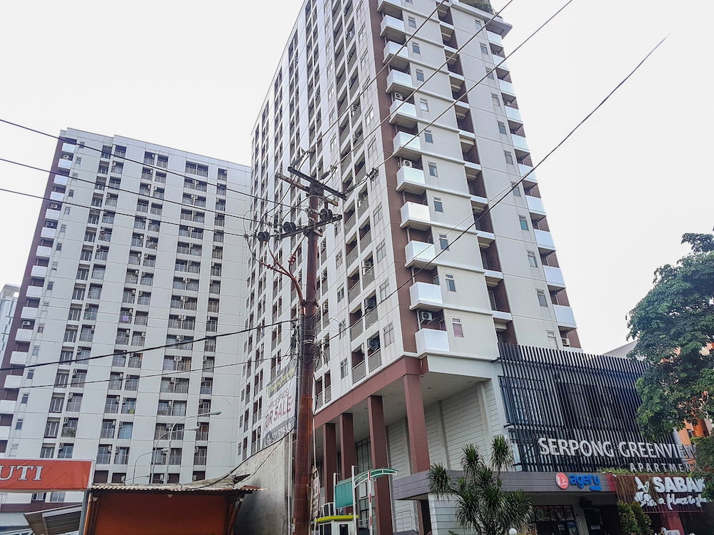 Hotel · Spacious and Nice 2BR Serpong Greenview Apartment, South Tangerang
