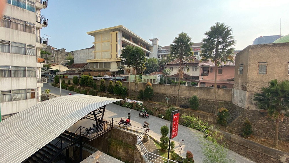 Hotel · Lower Floor And Simply Modern 2Br Apartment At The Jarrdin Cihampelas, Bandung