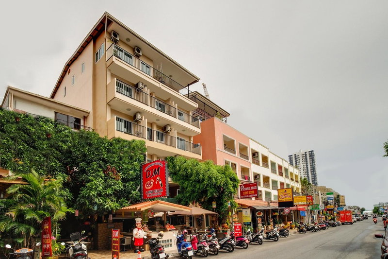 Phratumnak Hill Guest house, Pattaya South, Thailand
