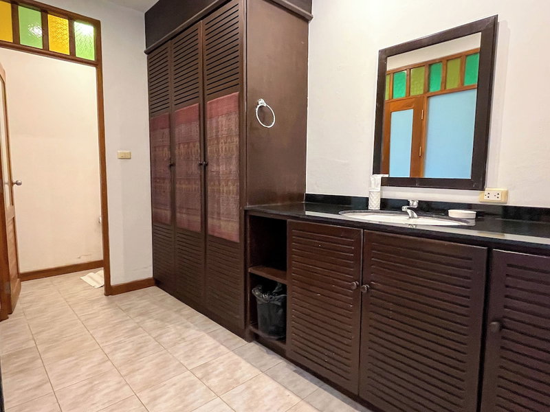 Baleeyan, Sa Khu, Thailand
