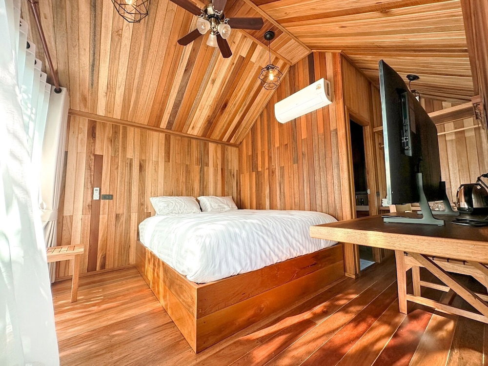 Lush Inn Phuket, Thailand