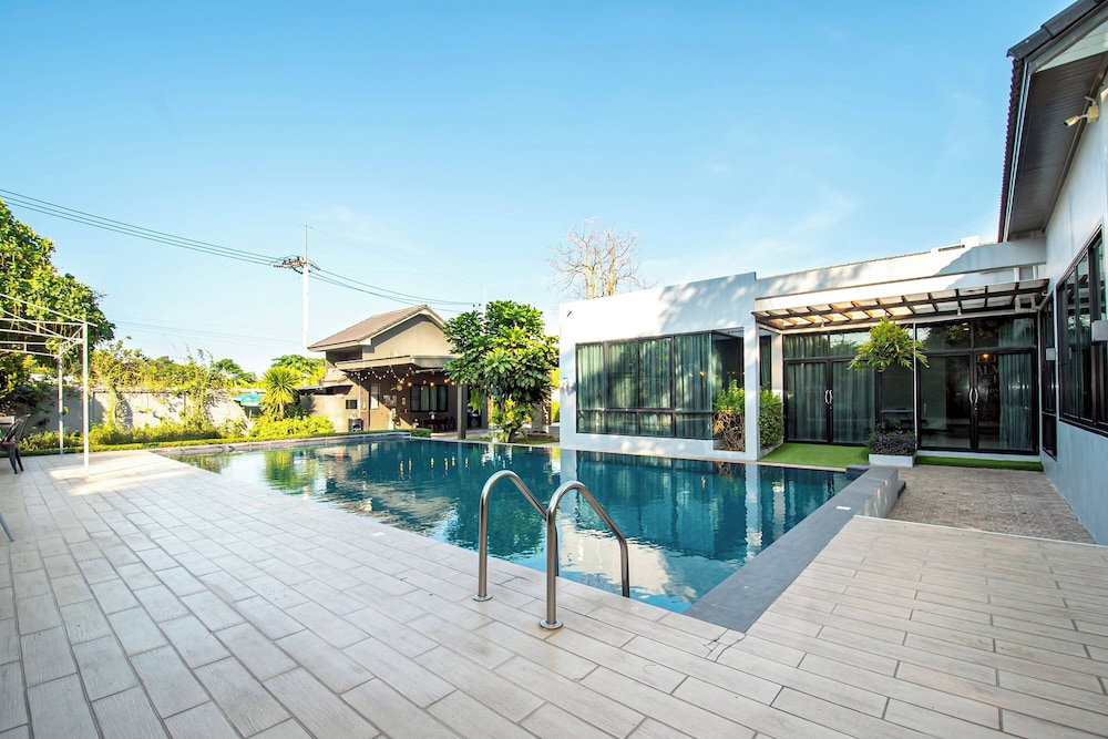 Penny - Farthing Pool Villa, Thailand