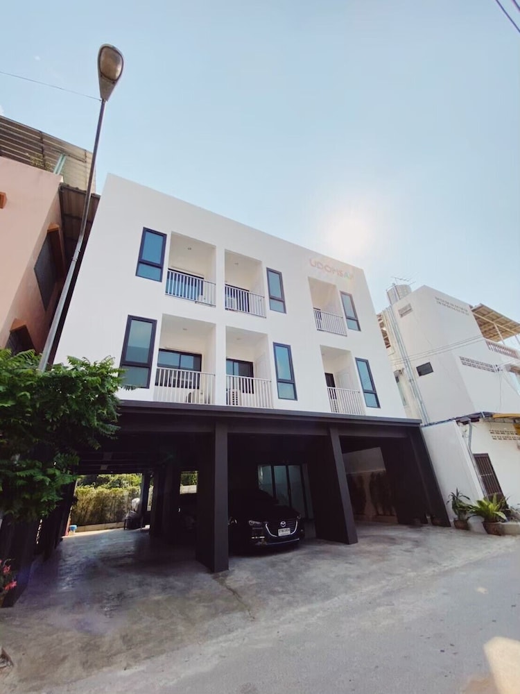 Hotel · Udomsap Place, Sattahip