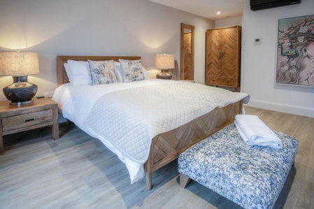Suite 1 - Sleeping Giant Hotel - Pen Y Cae Inn, Brecon, United Kingdom
