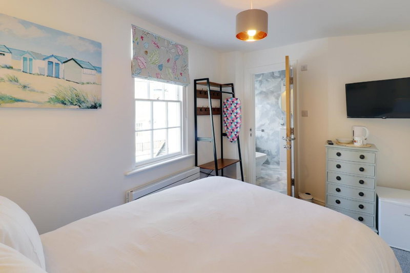 master accommodation suite 5, Hastings, United Kingdom