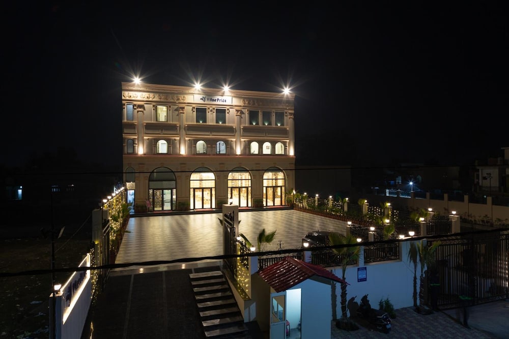 Hotel · V One Pride, Dehradun