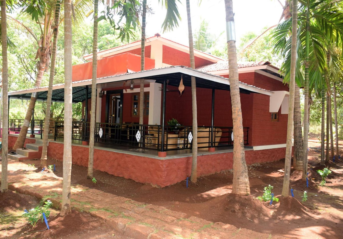 Hotel · Red Roof Farmhouse, Chiplun