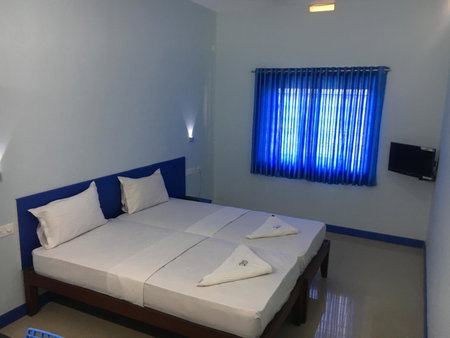 Kalluvalappil Holiday Inn, Kāsaragod, India