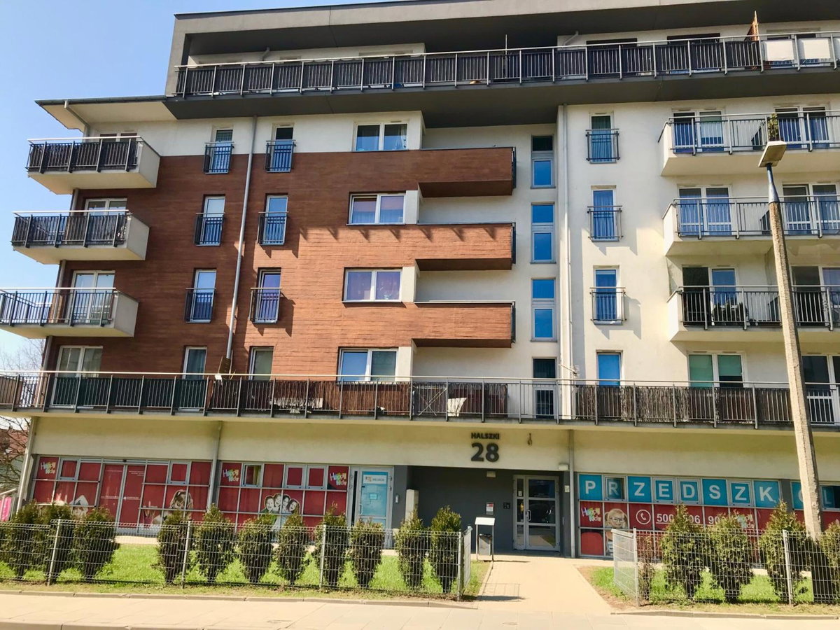 Apartament 5, Poland