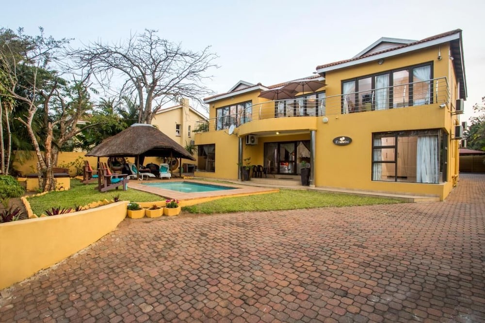 Room in Guest Room - Ezulwini Guest House - Relaxing Queen Room With Balcony in Balito, South Afirca, South Africa