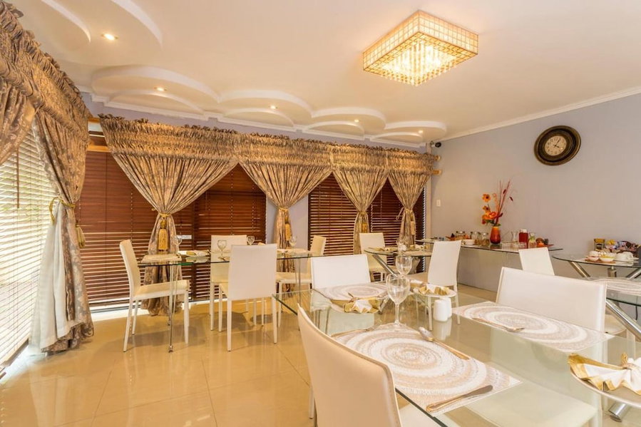 Room in Guest Room - Ezulwini Guest House - Relaxing Queen Room With Balcony in Balito, South Afirca, Ballito, South Africa