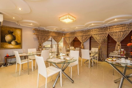 Room in Guest Room - Ezulwini Guest House - Relaxing Queen Room With Balcony in Balito, South Afirca, Ballito, South Africa