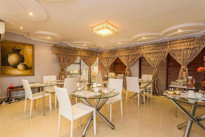 Room in Guest Room - Ezulwini Guest House - Relaxing Queen Room With Balcony in Balito, South Afirca, Ballito, South Africa