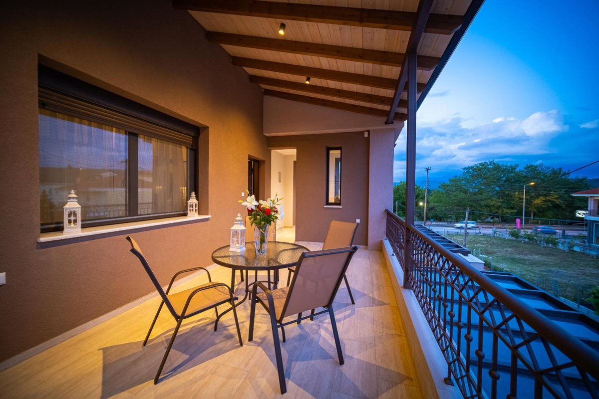 Fresh Living Suites, Greece