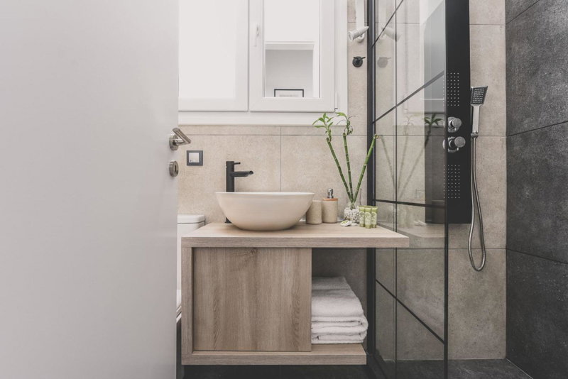 Neoclassical Apartment near Acropolis - LivingStone Crystal, Athens, Greece