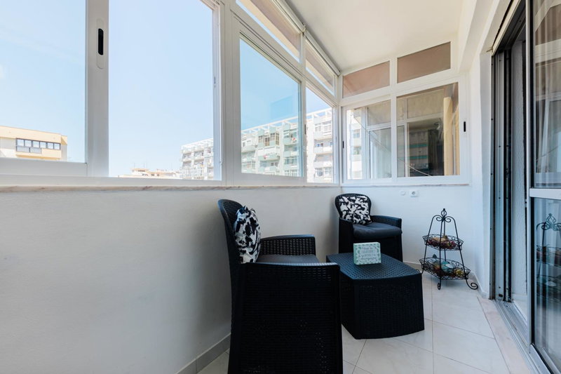 2 Room Condo - 5 mins from Costa da Caparica Beach & Bars, Costa da Caparica, Portugal