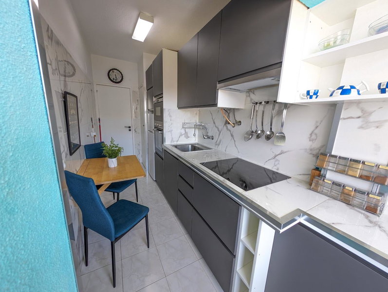 2 Room Condo - 5 mins from Costa da Caparica Beach & Bars, Costa da Caparica, Portugal