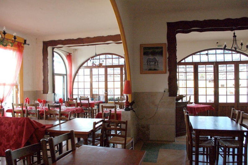 Hotel Restaurant l'Agachon, Arles, France