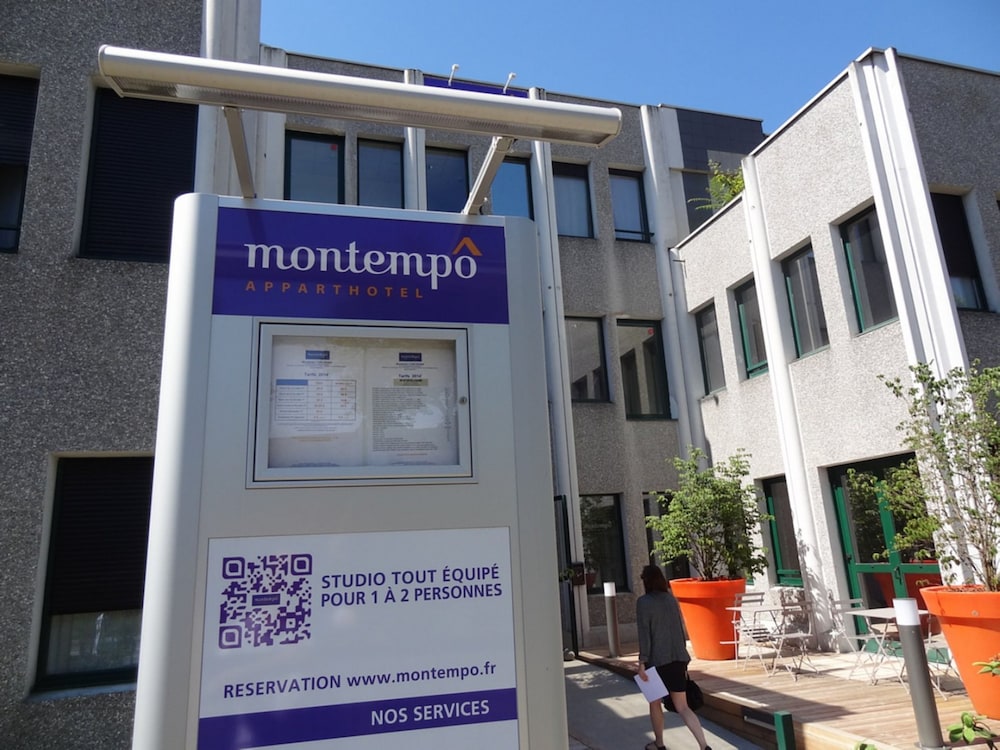 Montempô Apparthôtel Lyon Sud, France