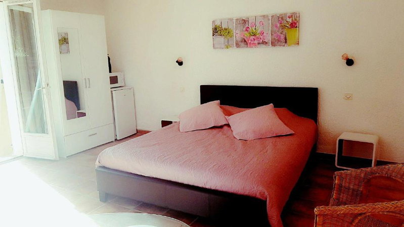 Es Aqui, Bédarrides, France